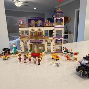 LEGO Friends Heartlake Grand Hotel (Set 41101)